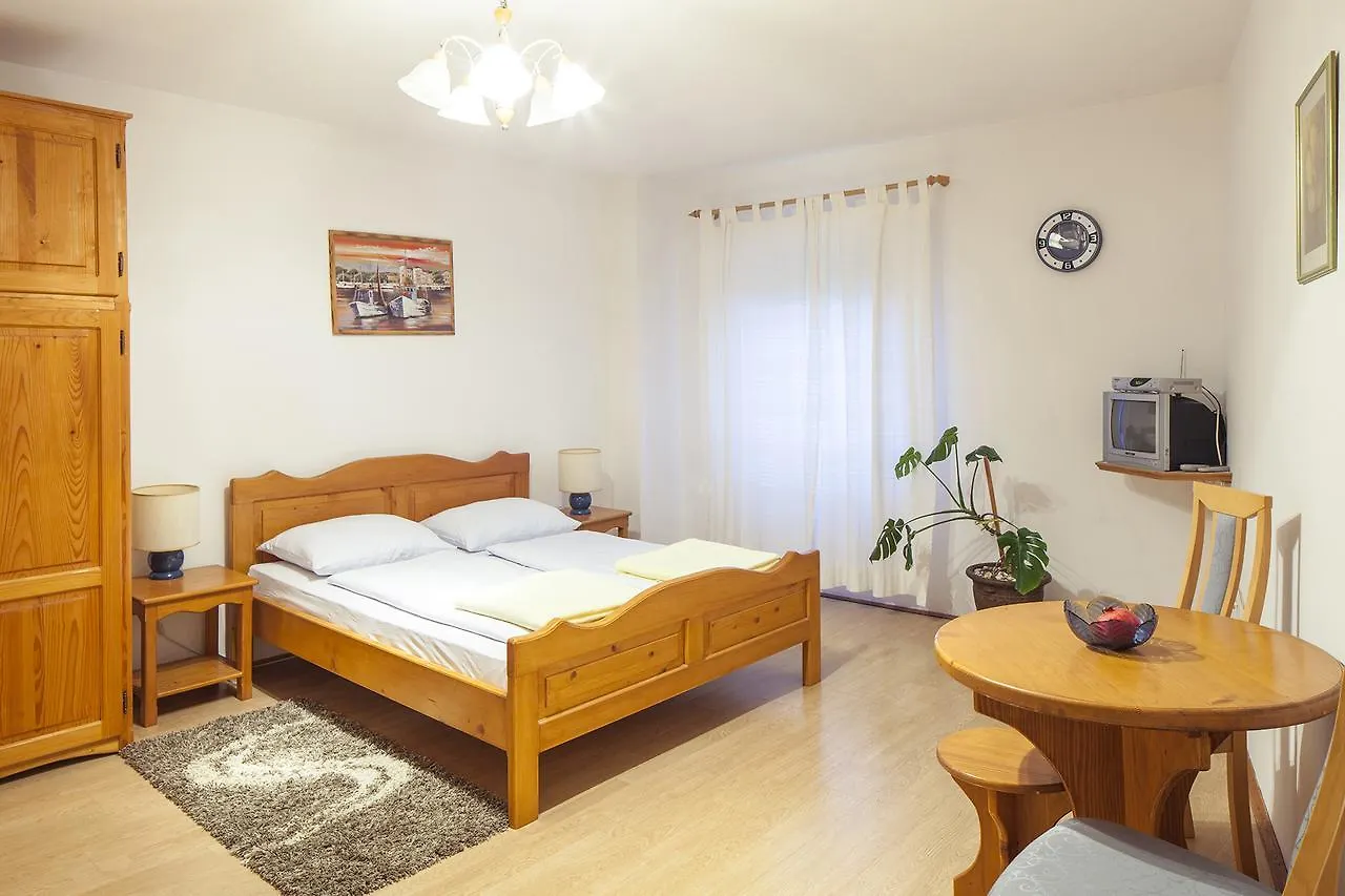 Mon Perin Castrum - Studio Apartment Castel Bale