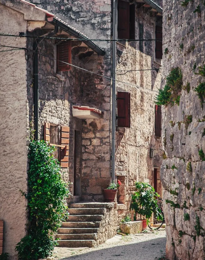 Mon Perin Castrum - Studio Apartment Castel Bale